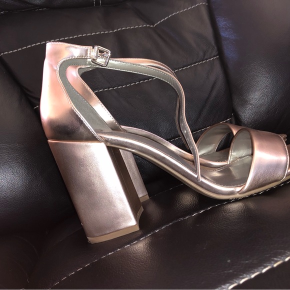 Rose gold heels - Picture 3 of 3
